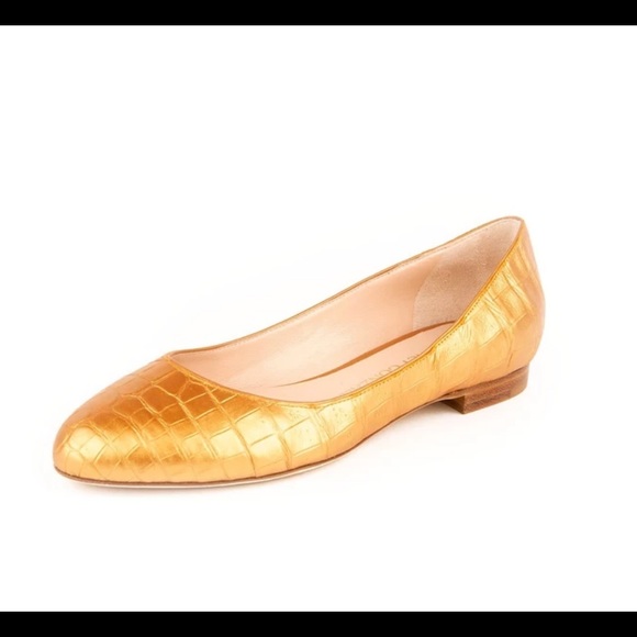 NANCY GONZALEZ - Picture 2 of 3